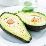 Gevulde avocado met ei