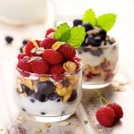 Yoghurt met muesli en fruit