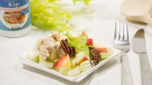 Bleekselderij salade met kip en appel