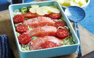 Zalm met prei en tomaat uit de oven