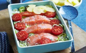 Zalm met prei en tomaat uit de oven